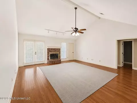 Living - 220 Cobblestone Dr, Madison, MS 39110 photo 1 of 1