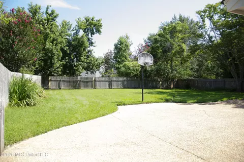 Exterior - 220 Cobblestone Dr, Madison, MS 39110 photo 4 of 4