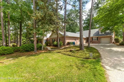 87 Fairlake Dr, Hattiesburg, MS 39402