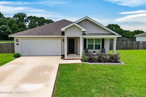 132 Magnolia Farms Dr, Lucedale, MS 39452