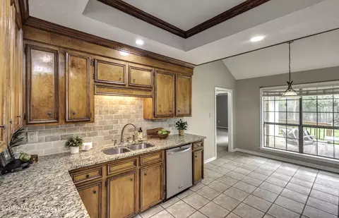 Kitchen - 826 Riverchase Dr, Brandon, MS 39047 photo 2 of 5