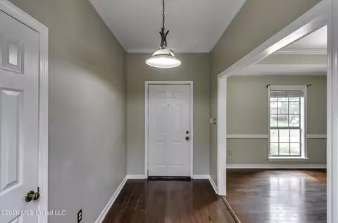 Entry Way - 826 Riverchase Dr, Brandon, MS 39047 photo 1 of 2