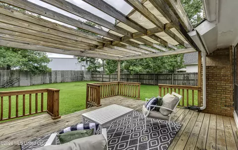 Exterior - 826 Riverchase Dr, Brandon, MS 39047 photo 6 of 11