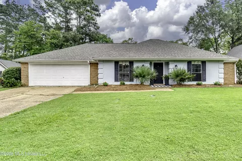 Exterior - 826 Riverchase Dr, Brandon, MS 39047 photo 4 of 11