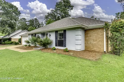 Exterior - 826 Riverchase Dr, Brandon, MS 39047 photo 2 of 11