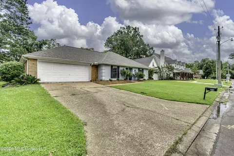 Exterior - 826 Riverchase Dr, Brandon, MS 39047 photo 3 of 11
