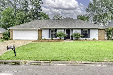 Exterior - 826 Riverchase Dr, Brandon, MS 39047 photo 1 of 11