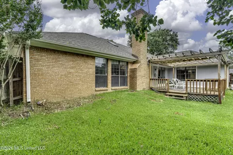 Exterior - 826 Riverchase Dr, Brandon, MS 39047 photo 9 of 11