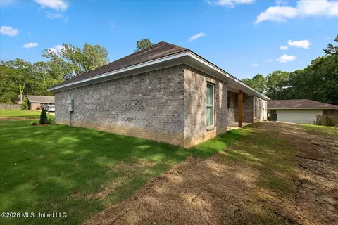 Exterior - 545 Greenmont Dr, Jackson, MS 39212 photo 4 of 7