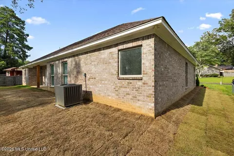 Exterior - 545 Greenmont Dr, Jackson, MS 39212 photo 5 of 7
