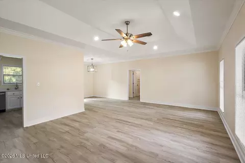 Living - 545 Greenmont Dr, Jackson, MS 39212 photo 2 of 3