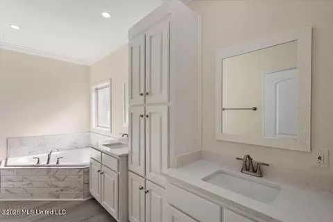 Bath - 545 Greenmont Dr, Jackson, MS 39212 photo 1 of 4