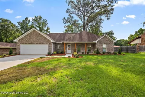 545 Greenmont Dr, Jackson, MS 39212