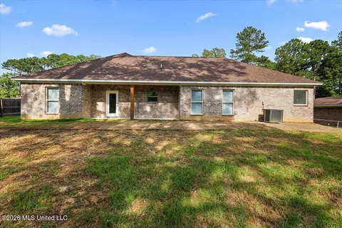 Exterior - 545 Greenmont Dr, Jackson, MS 39212 photo 6 of 7