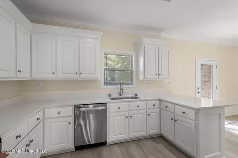 Kitchen - 545 Greenmont Dr, Jackson, MS 39212 photo 2 of 2