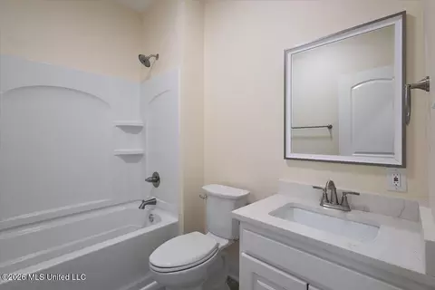 Bath - 545 Greenmont Dr, Jackson, MS 39212 photo 4 of 4