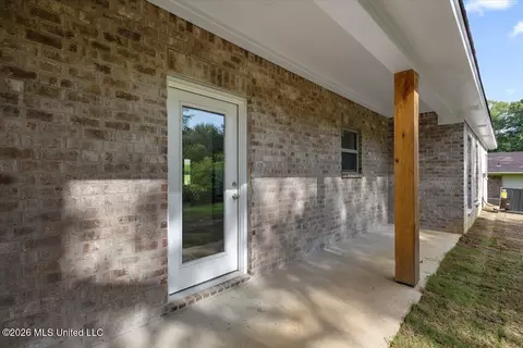 Exterior - 545 Greenmont Dr, Jackson, MS 39212 photo 3 of 7