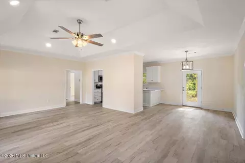 Living - 545 Greenmont Dr, Jackson, MS 39212 photo 3 of 3