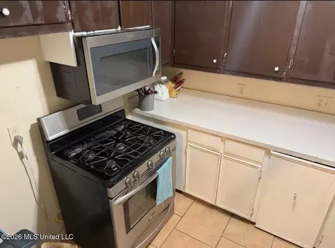 Kitchen - 10 S Circle Dr, Natchez, MS 39120 photo 1 of 2