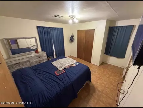 Bedroom - 10 S Circle Dr, Natchez, MS 39120 photo 1 of 3
