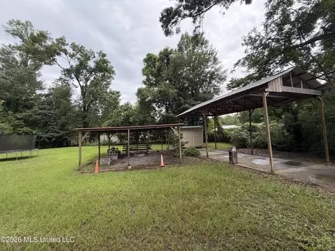 Exterior - 10 S Circle Dr, Natchez, MS 39120 photo 3 of 4