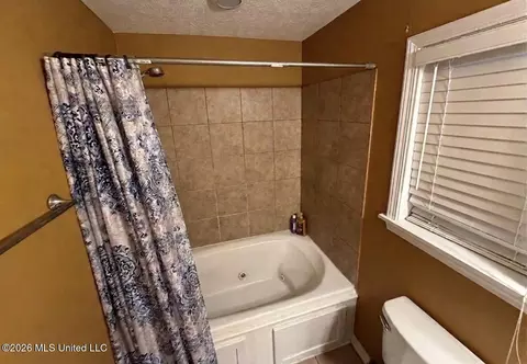 Bath - 10 S Circle Dr, Natchez, MS 39120 photo 3 of 3