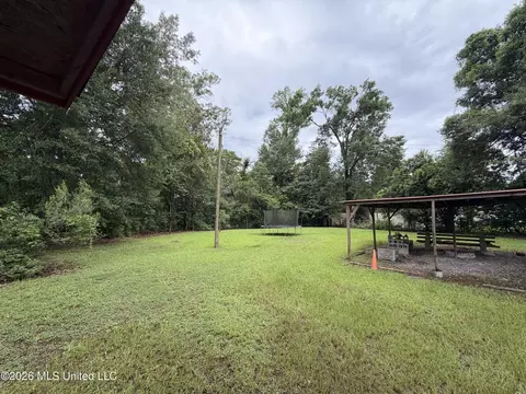 Exterior - 10 S Circle Dr, Natchez, MS 39120 photo 4 of 4