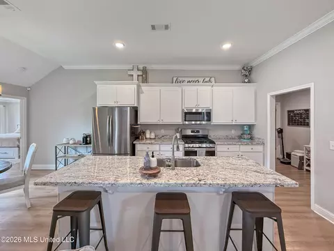 Kitchen - 708 Silver Bnd, Pearl, MS 39208 photo 3 of 5