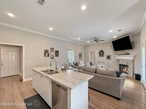 Kitchen - 708 Silver Bnd, Pearl, MS 39208 photo 1 of 5