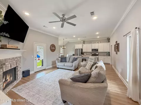 Living - 708 Silver Bnd, Pearl, MS 39208 photo 1 of 2