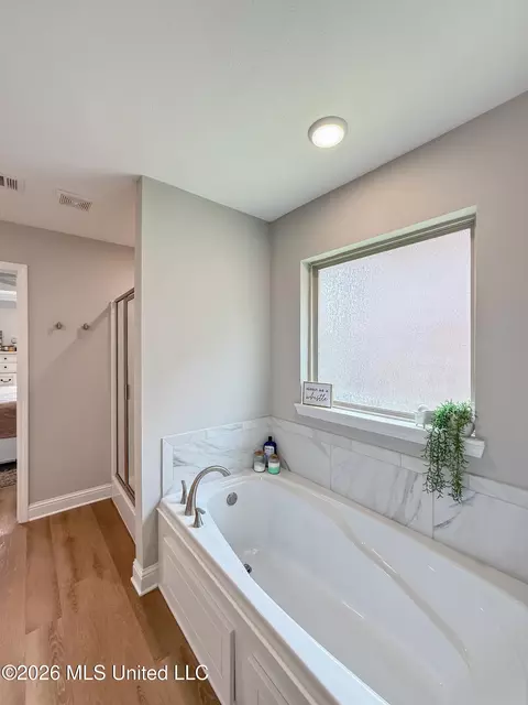 Bath - 708 Silver Bnd, Pearl, MS 39208 photo 4 of 5