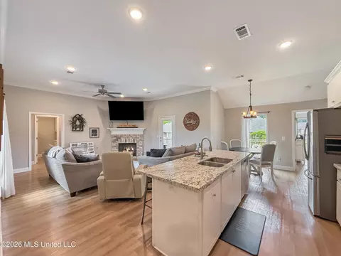 Kitchen - 708 Silver Bnd, Pearl, MS 39208 photo 2 of 5