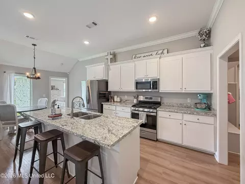 Kitchen - 708 Silver Bnd, Pearl, MS 39208 photo 4 of 5