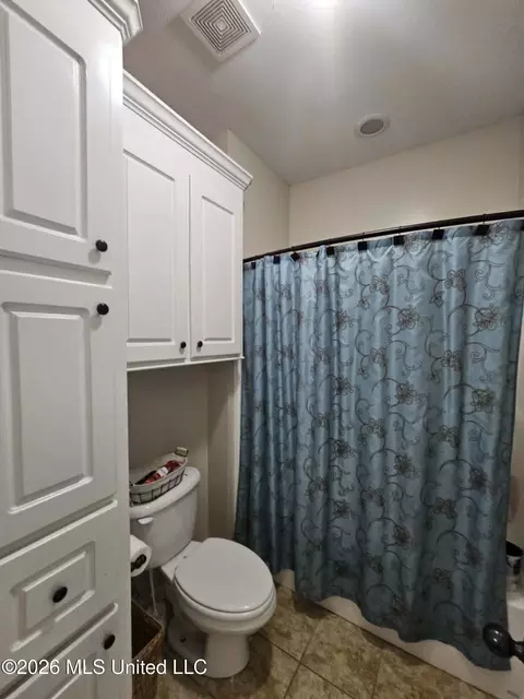 Bath - 101 Grandview, Florence, MS 39073 photo 3 of 3
