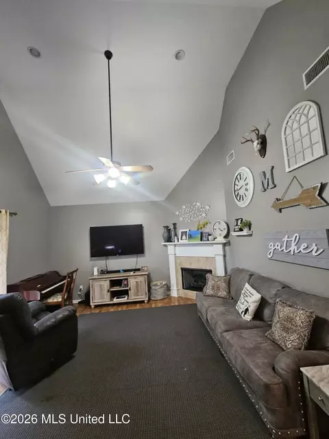 Living - 101 Grandview, Florence, MS 39073 photo 2 of 2