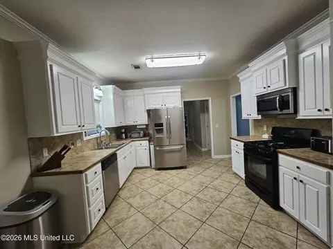 Kitchen - 101 Grandview, Florence, MS 39073 photo 2 of 2