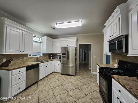 Kitchen - 101 Grandview, Florence, MS 39073 photo 1 of 2