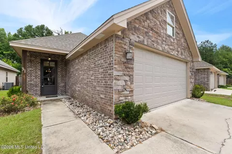 31 Riviera Dr, Hattiesburg, MS 39402