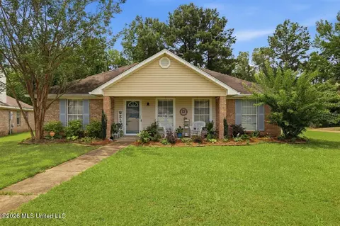 1930 Twin Pine Dr, Pearl, MS 39208