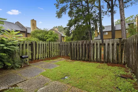 Exterior - 1255 E County Line Rd #H6, Jackson, MS 39211 photo 2 of 3