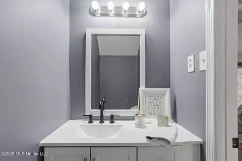 Bath - 1255 E County Line Rd #H6, Jackson, MS 39211 photo 1 of 2