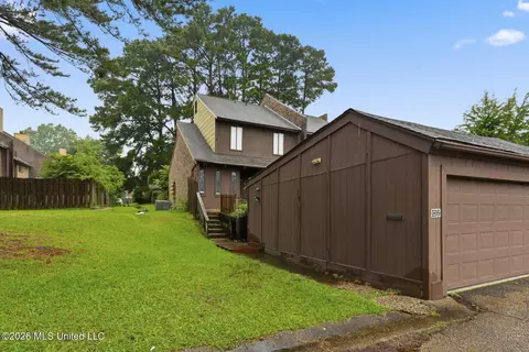 Exterior - 1255 E County Line Rd #H6, Jackson, MS 39211 photo 3 of 3