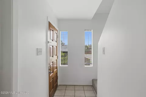 Entry Way - 1255 E County Line Rd #H6, Jackson, MS 39211 photo 1 of 1