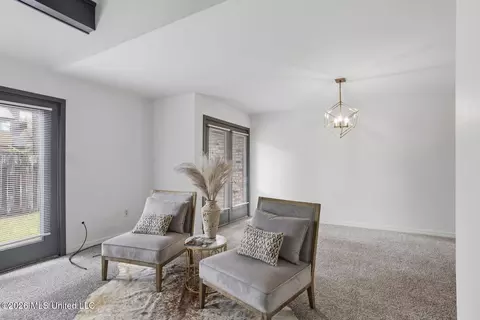 Living - 1255 E County Line Rd #H6, Jackson, MS 39211 photo 4 of 4