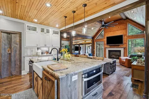 Kitchen - 1109 Foxpoint, Brandon, MS 39047 photo 4 of 5