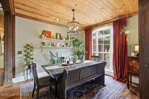 Dining - 1109 Foxpoint, Brandon, MS 39047 photo 1 of 2