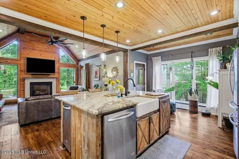 Kitchen - 1109 Foxpoint, Brandon, MS 39047 photo 3 of 5