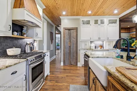 Kitchen - 1109 Foxpoint, Brandon, MS 39047 photo 5 of 5