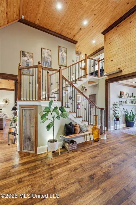 Entry Way - 1109 Foxpoint, Brandon, MS 39047 photo 9 of 9