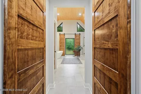 Entry Way - 1109 Foxpoint, Brandon, MS 39047 photo 8 of 9